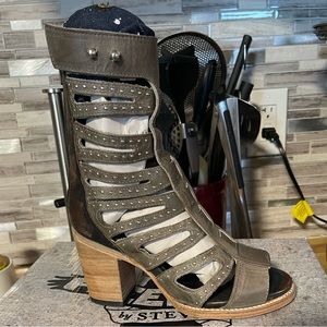 NEW - Freebird by Steven Lotus in the color Stone